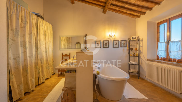 Image No.38-8 Bed Country House for sale