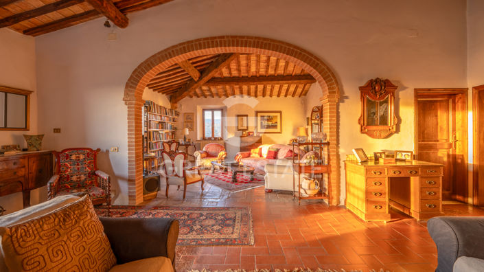 Image No.6-8 Bed Country House for sale