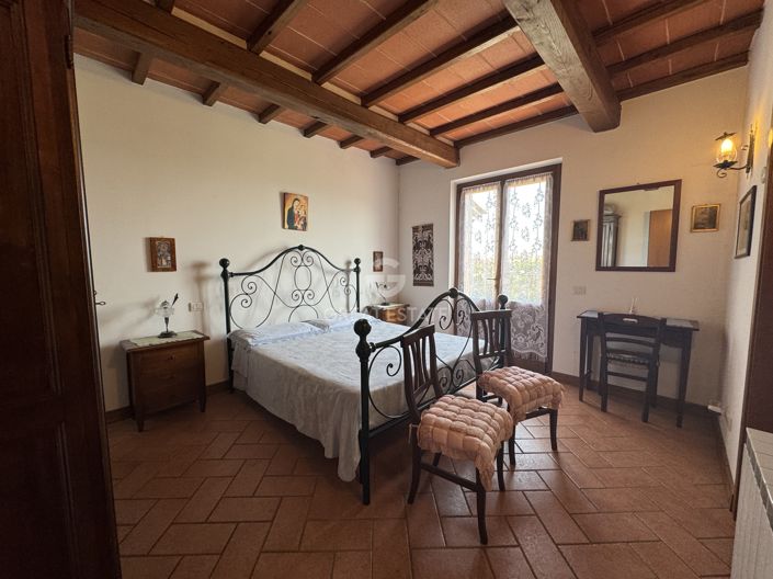 Image No.17-6 Bed Country House for sale