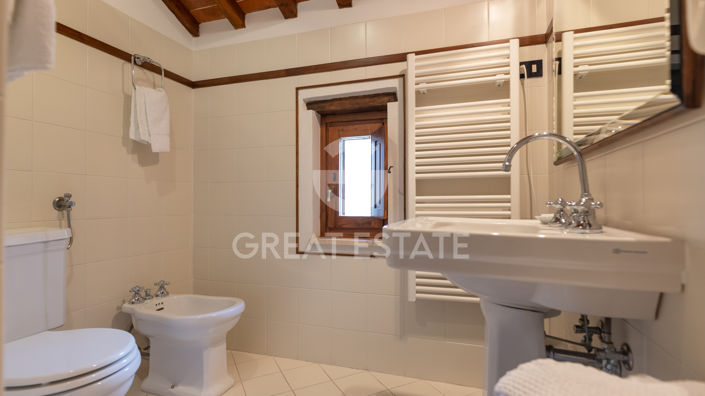 Image No.34-19 Bed Country House for sale