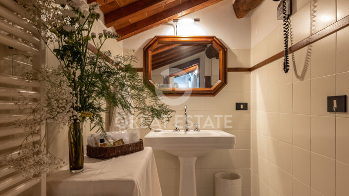 Image No.38-19 Bed Country House for sale