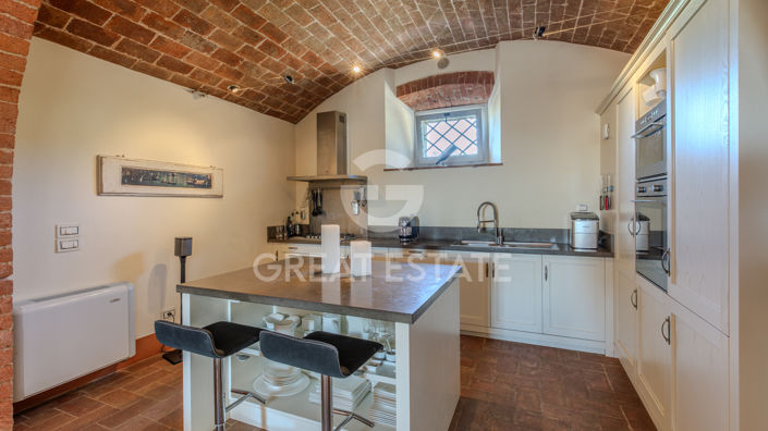 Image No.20-4 Bed Country House for sale