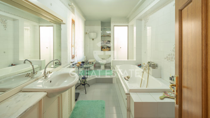 Image No.35-3 Bed Country House for sale