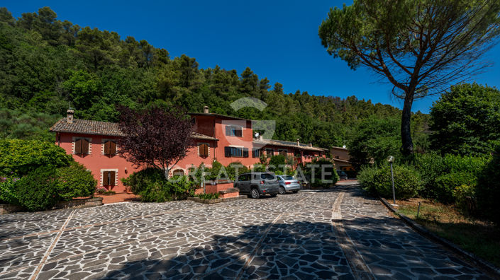 Image No.9-3 Bed Country House for sale