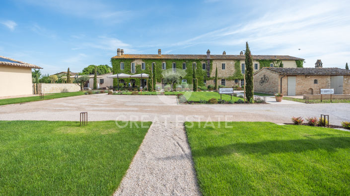 Image No.11-21 Bed Farmhouse for sale