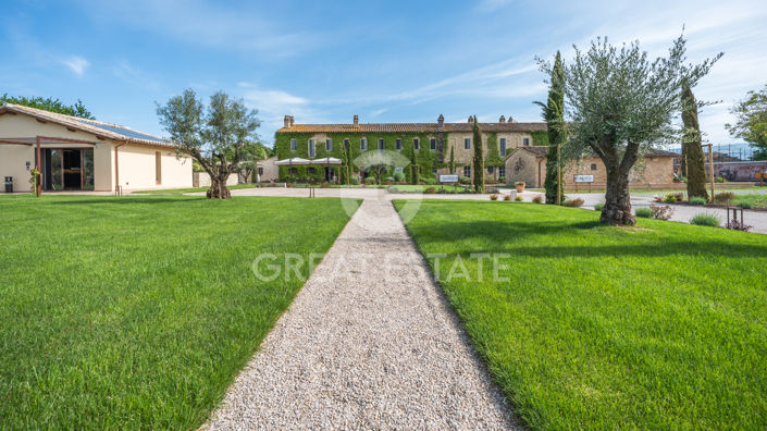 Image No.14-21 Bed Farmhouse for sale