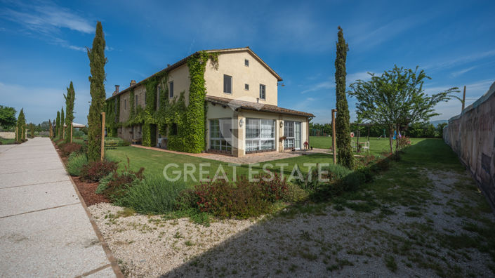 Image No.15-21 Bed Farmhouse for sale