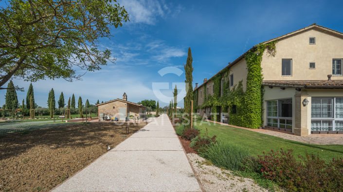 Image No.16-21 Bed Farmhouse for sale