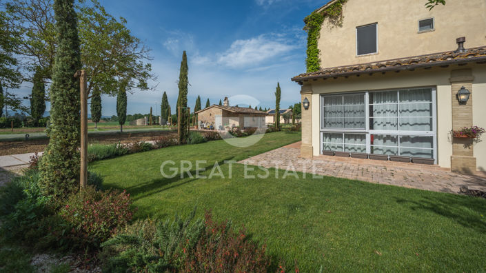 Image No.17-21 Bed Farmhouse for sale