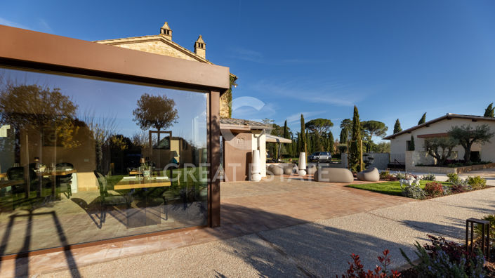 Image No.19-21 Bed Farmhouse for sale