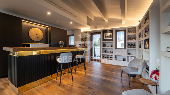 Image No.3-21 Bed Farmhouse for sale