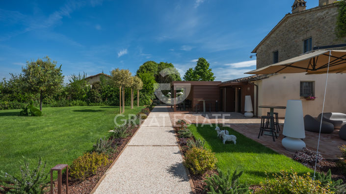 Image No.21-21 Bed Farmhouse for sale