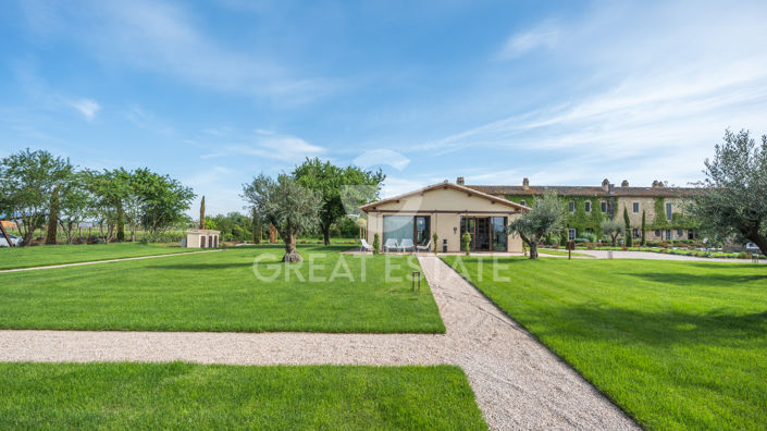 Image No.23-21 Bed Farmhouse for sale