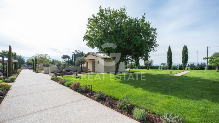 Image No.25-21 Bed Farmhouse for sale