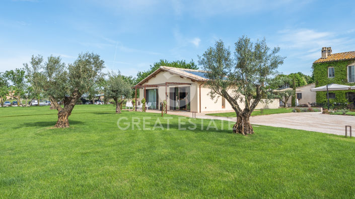 Image No.29-21 Bed Farmhouse for sale