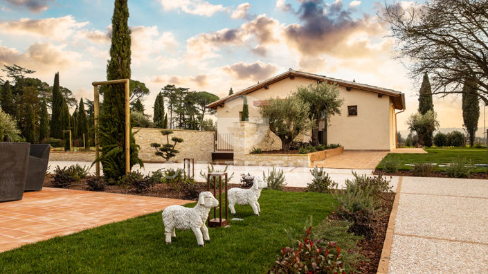 Image No.30-21 Bed Farmhouse for sale