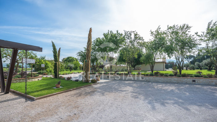 Image No.34-21 Bed Farmhouse for sale