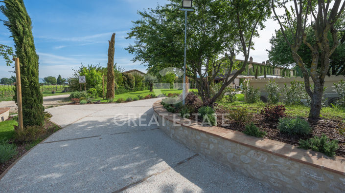 Image No.35-21 Bed Farmhouse for sale