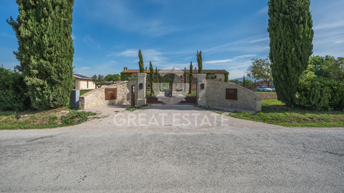 Image No.38-21 Bed Farmhouse for sale