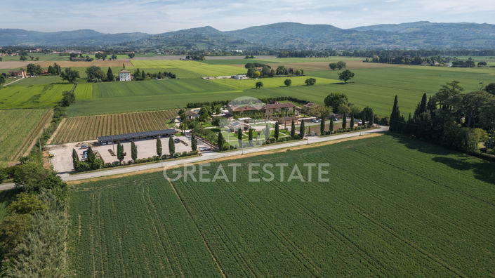 Image No.42-21 Bed Farmhouse for sale