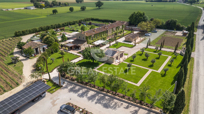 Image No.46-21 Bed Farmhouse for sale