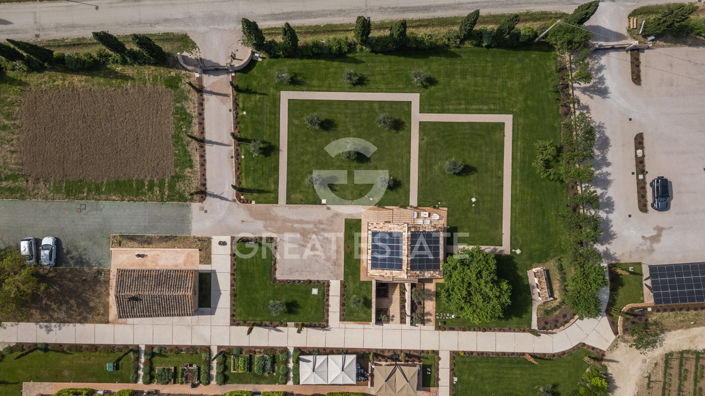 Image No.49-21 Bed Farmhouse for sale