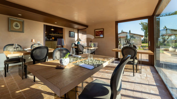 Image No.54-21 Bed Farmhouse for sale