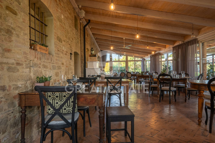 Image No.57-21 Bed Farmhouse for sale