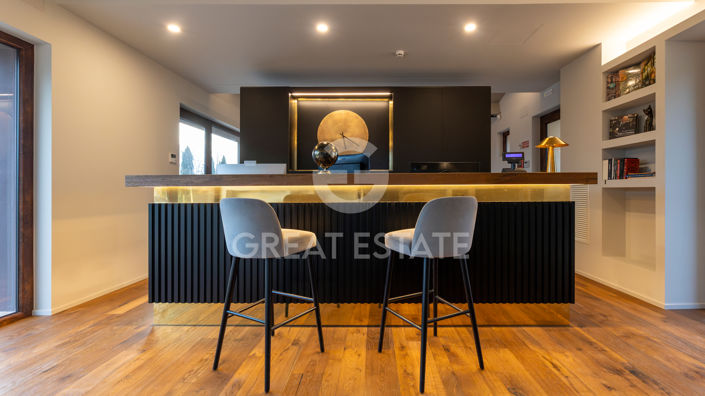 Image No.7-21 Bed Farmhouse for sale