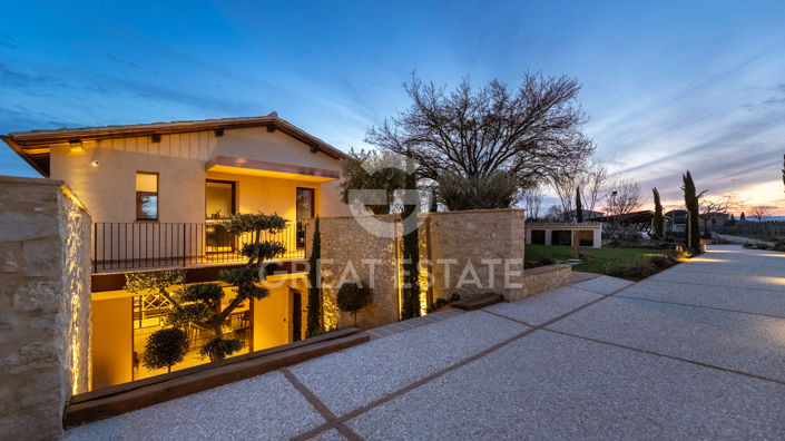 Image No.9-21 Bed Farmhouse for sale