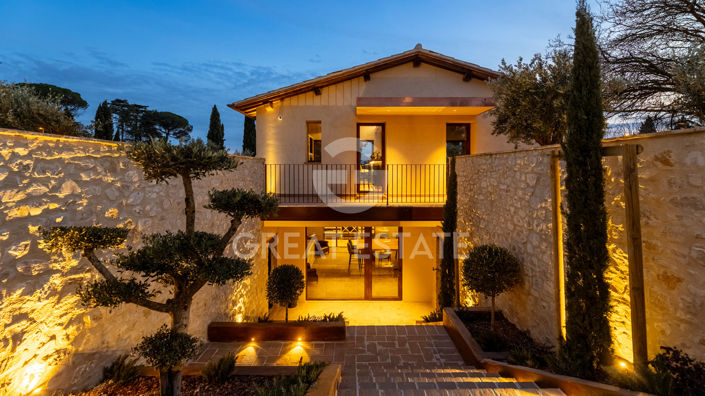 Image No.10-21 Bed Farmhouse for sale