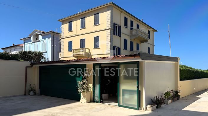 Image No.12-14 Bed Villa for sale