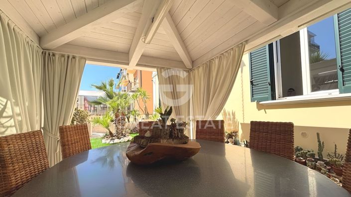 Image No.8-14 Bed Villa for sale