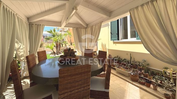 Image No.9-14 Bed Villa for sale