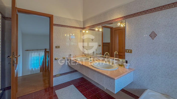 Image No.26-3 Bed Villa for sale