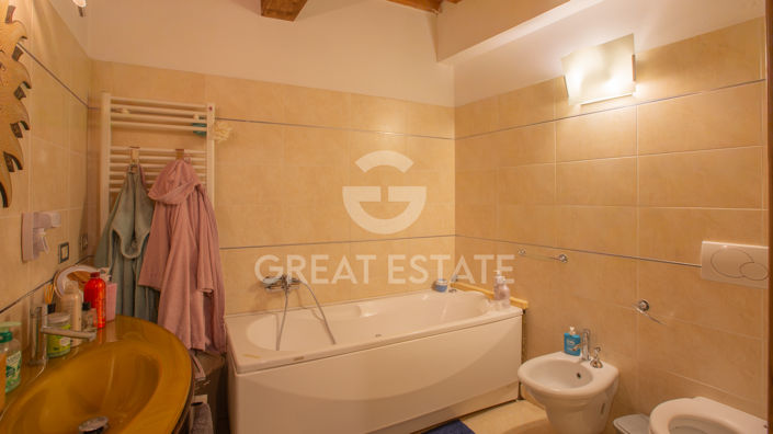 Image No.19-3 Bed Property for sale