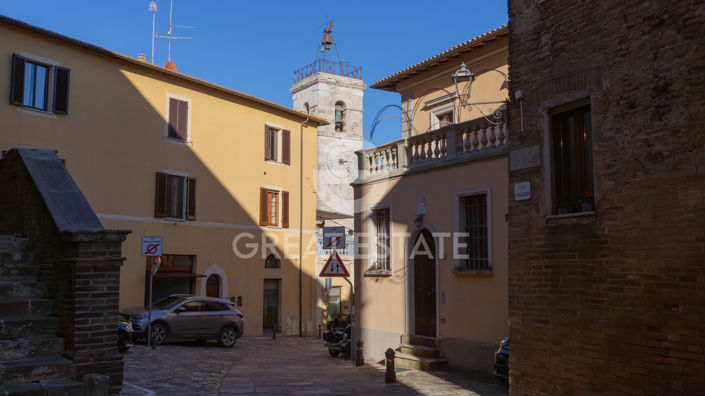 Image No.8-3 Bed Property for sale