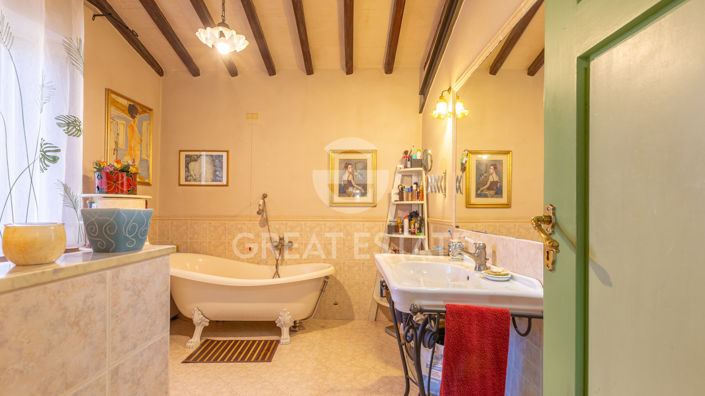 Image No.25-3 Bed Property for sale