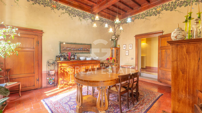 Image No.10-3 Bed Property for sale