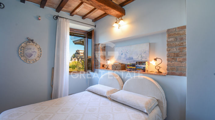 Image No.12-4 Bed Property for sale