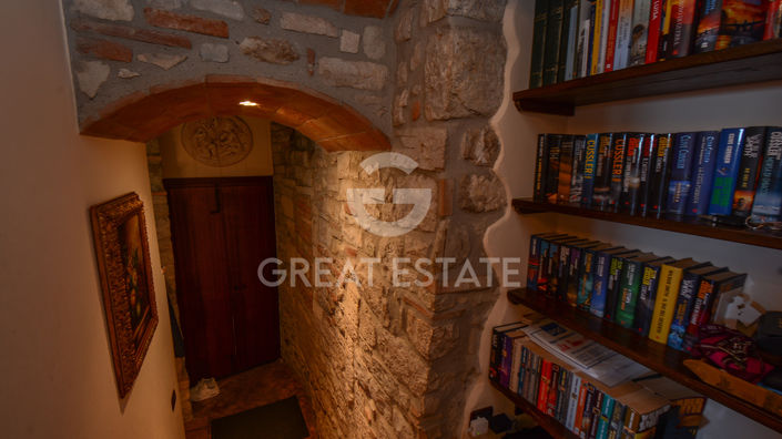 Image No.20-4 Bed Property for sale