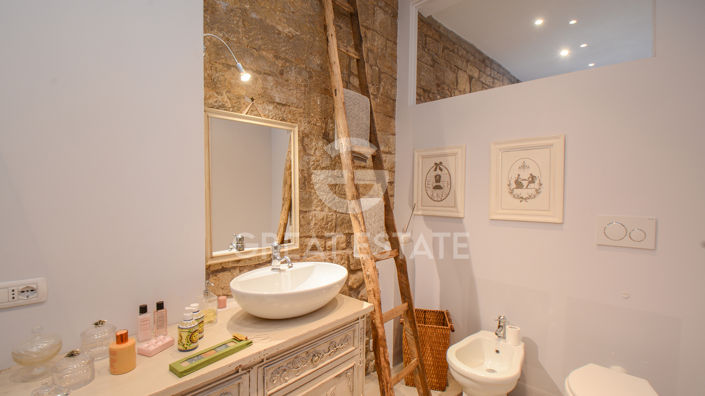 Image No.22-4 Bed Property for sale