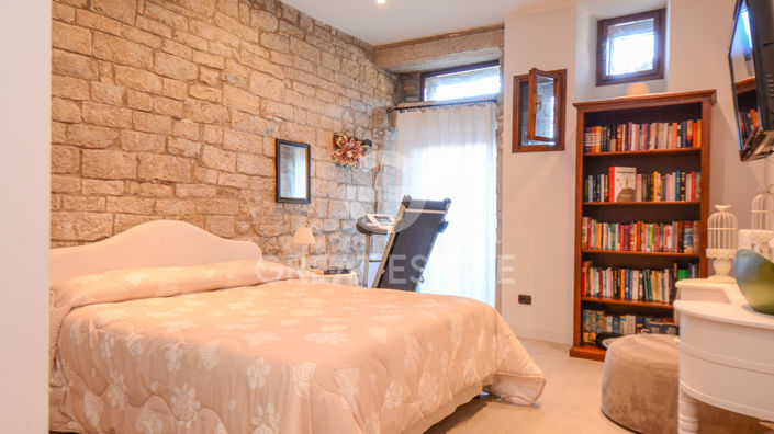 Image No.26-4 Bed Property for sale