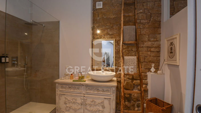 Image No.28-4 Bed Property for sale