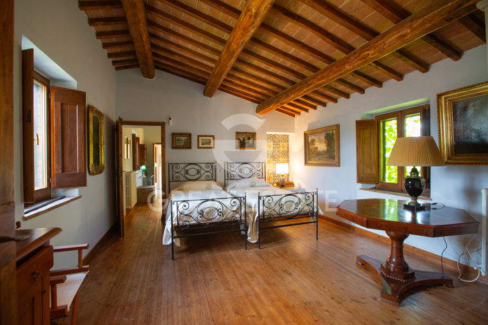 Image No.31-4 Bed Country House for sale