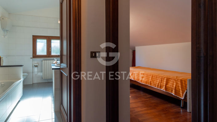 Image No.31-5 Bed Country House for sale