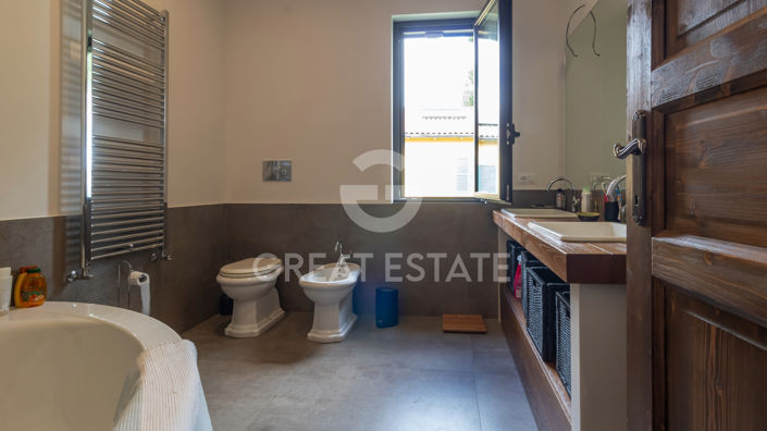 Image No.28-4 Bed Country House for sale