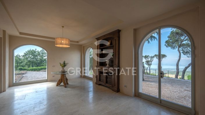 Image No.2-9 Bed Country House for sale