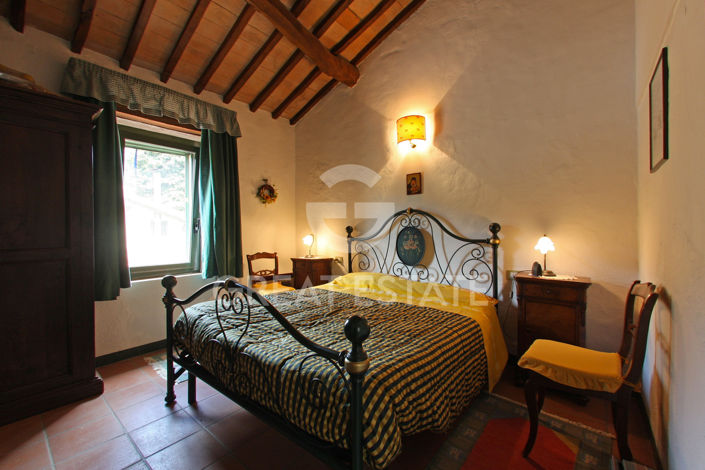 Image No.22-18 Bed Country House for sale