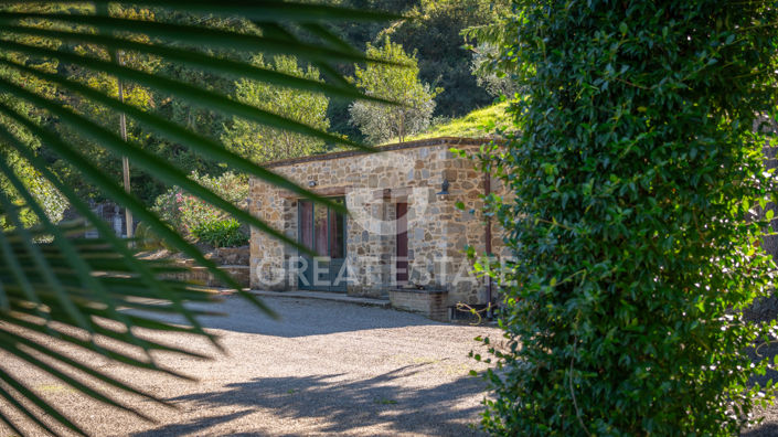 Image No.17-6 Bed Country House for sale